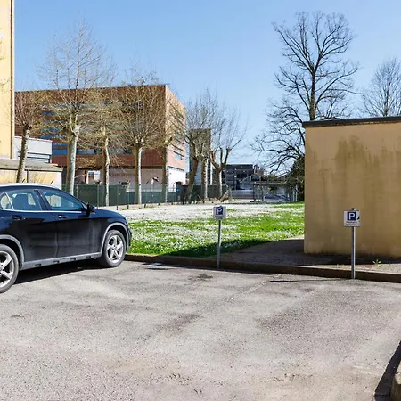 Darsena Dream Parcheggio Privato Due Passi Centro דירה ראבנה